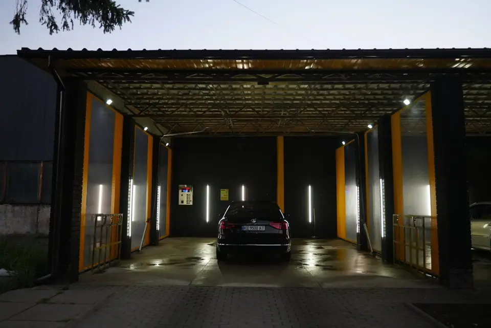 Легкова зона самообслуговування WashHouse у Кривому Розі
